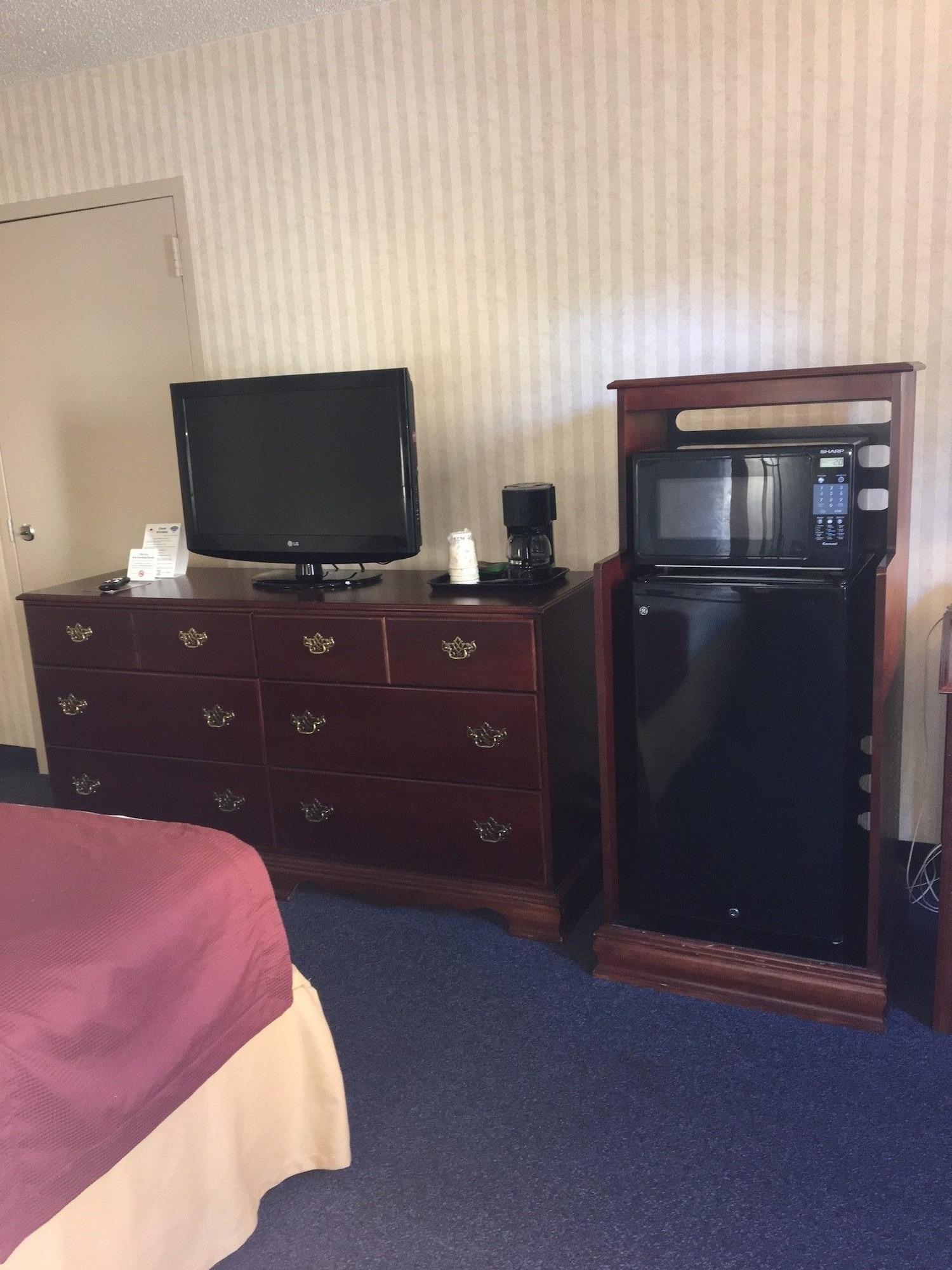 Red Roof Inn & Suites Newport News Eksteriør billede