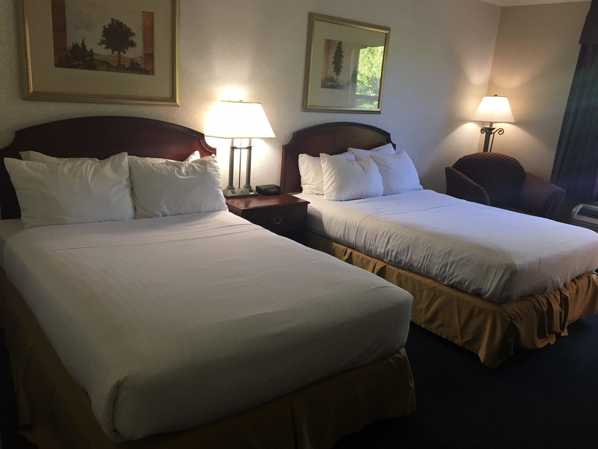 Red Roof Inn & Suites Newport News Eksteriør billede
