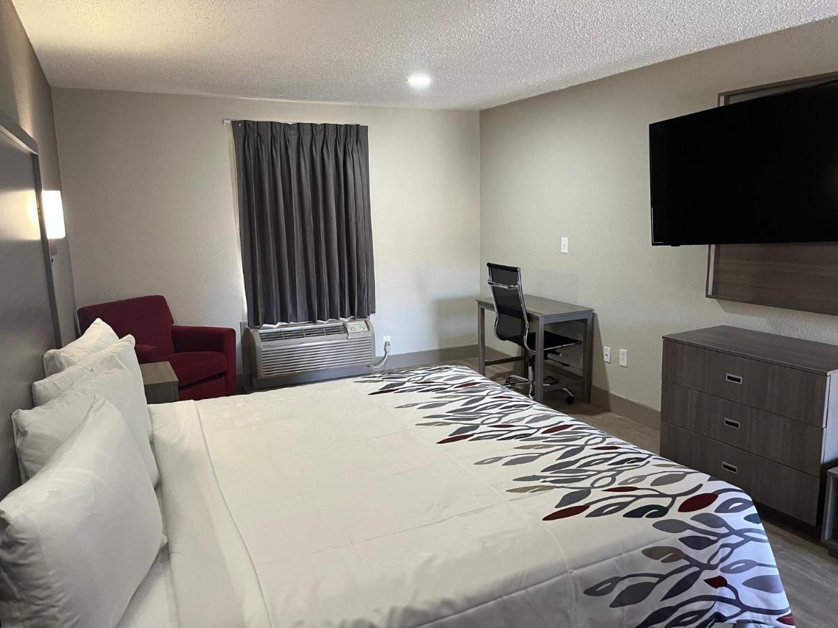 Red Roof Inn & Suites Newport News Eksteriør billede
