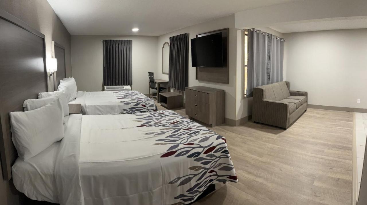 Red Roof Inn & Suites Newport News Eksteriør billede