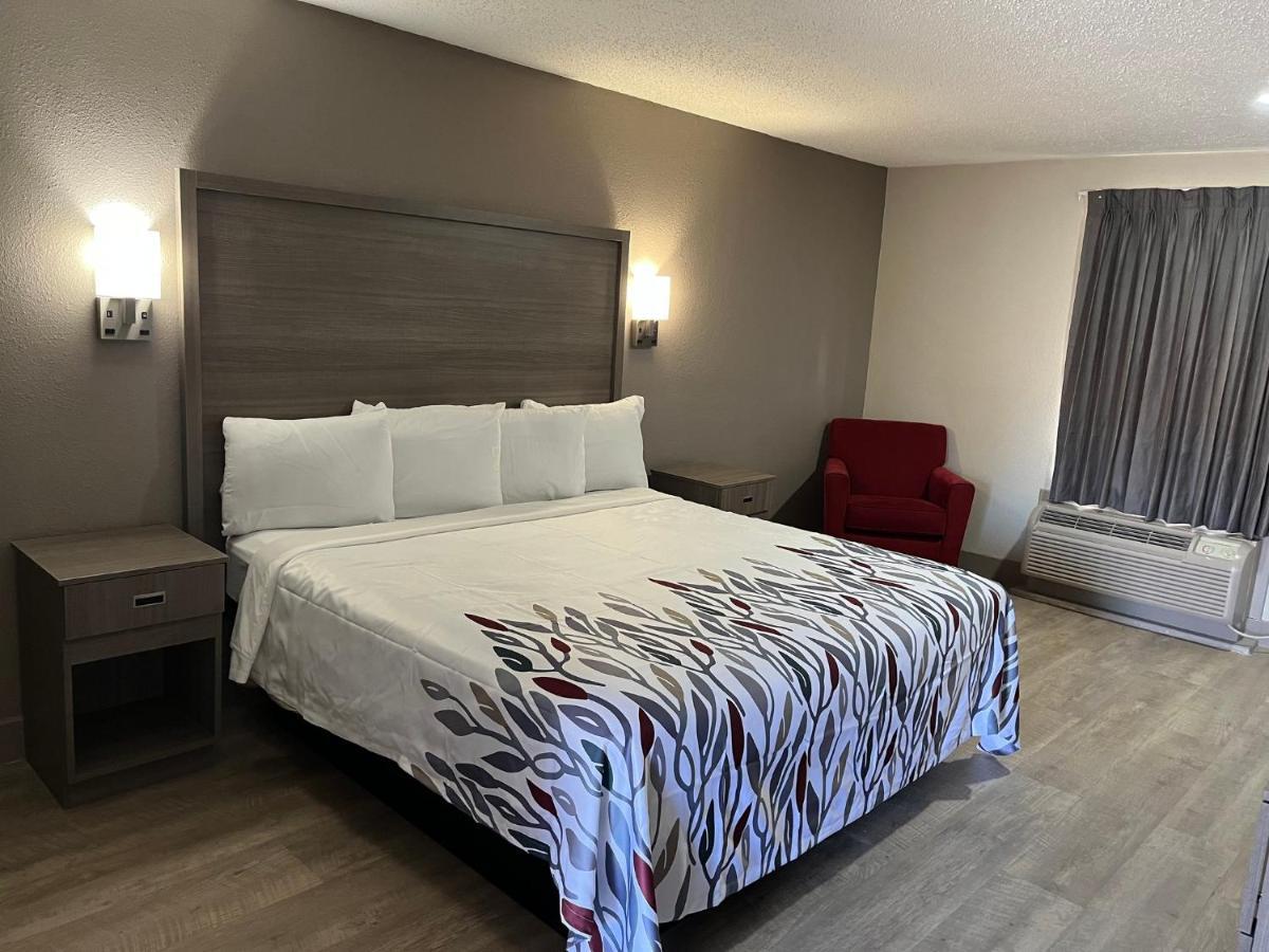 Red Roof Inn & Suites Newport News Eksteriør billede