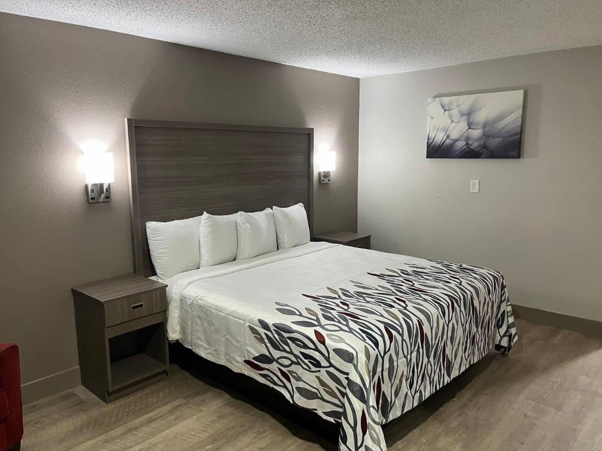 Red Roof Inn & Suites Newport News Eksteriør billede