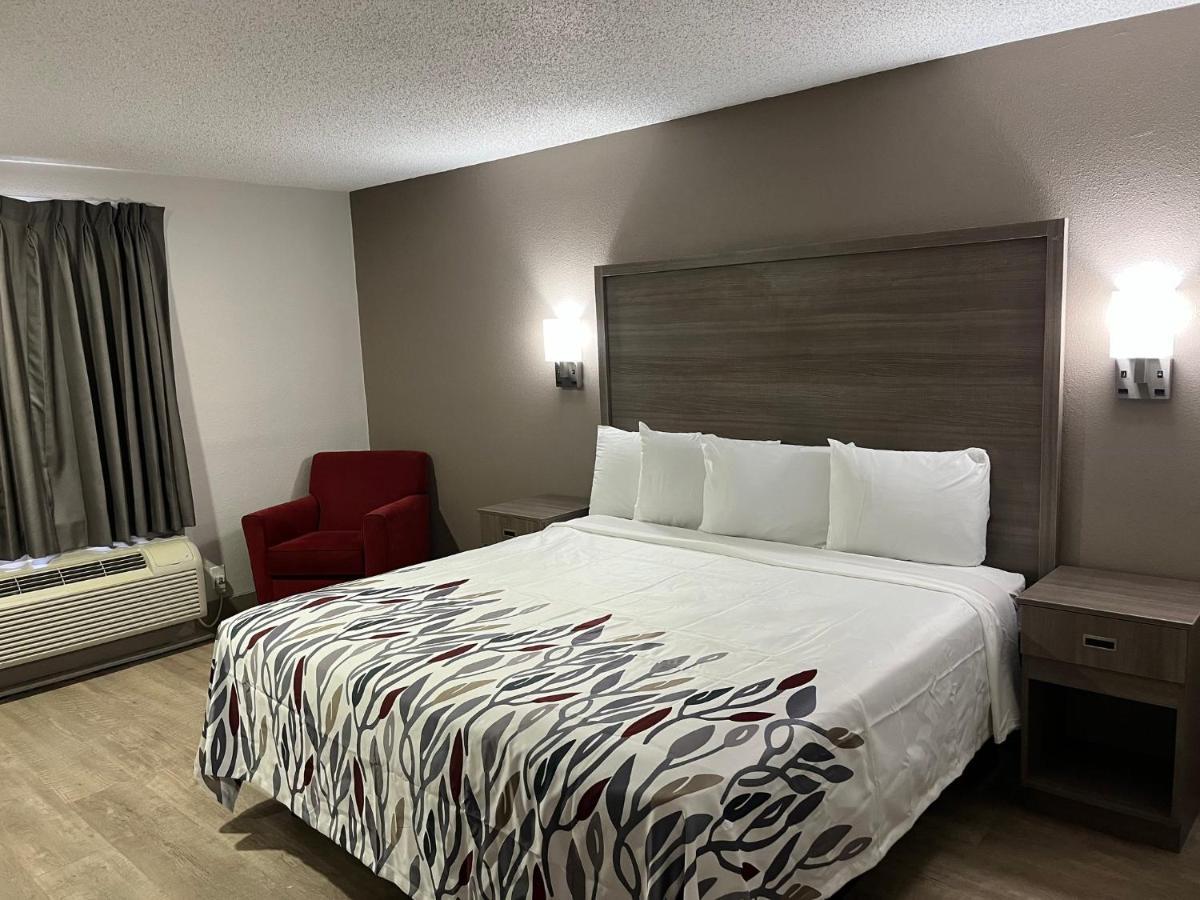 Red Roof Inn & Suites Newport News Eksteriør billede