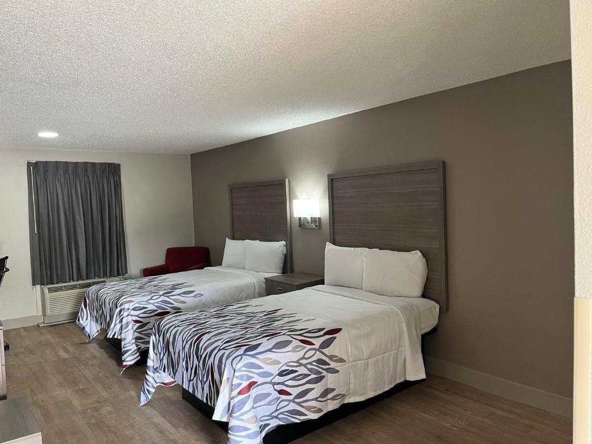 Red Roof Inn & Suites Newport News Eksteriør billede
