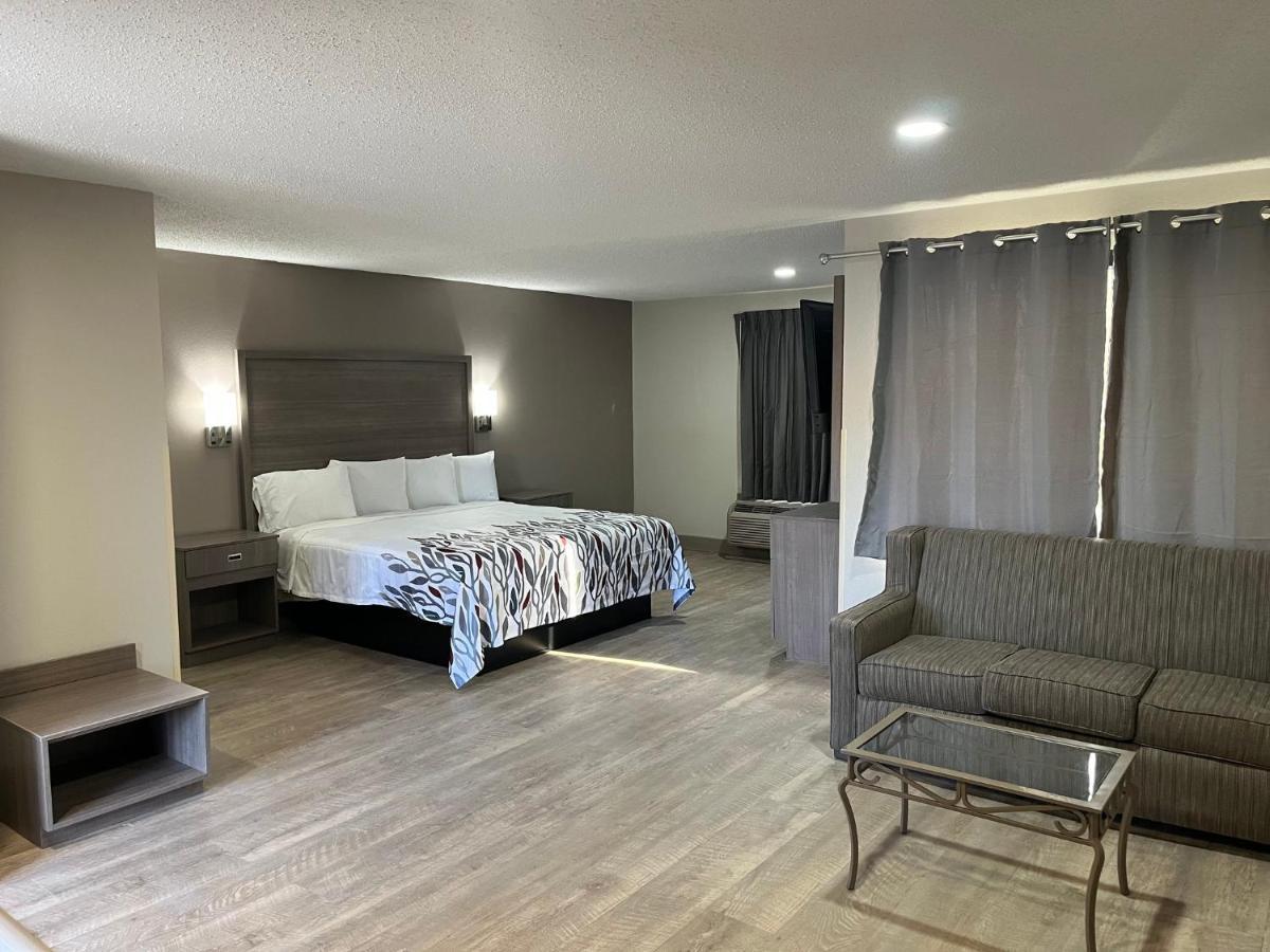 Red Roof Inn & Suites Newport News Eksteriør billede