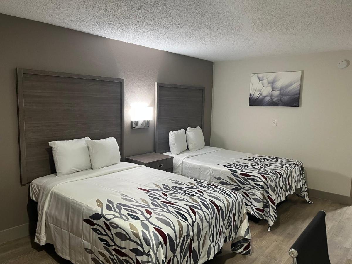 Red Roof Inn & Suites Newport News Eksteriør billede