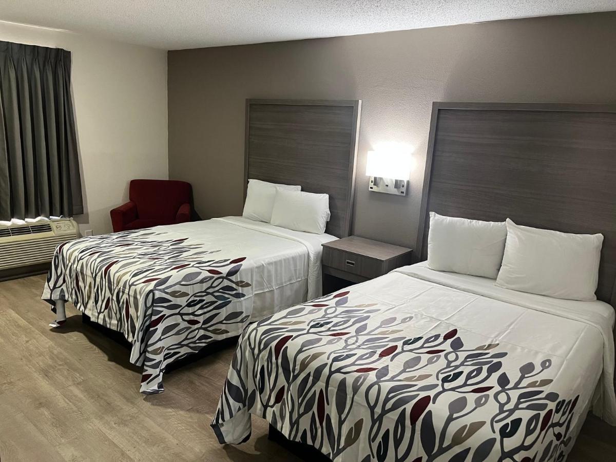 Red Roof Inn & Suites Newport News Eksteriør billede