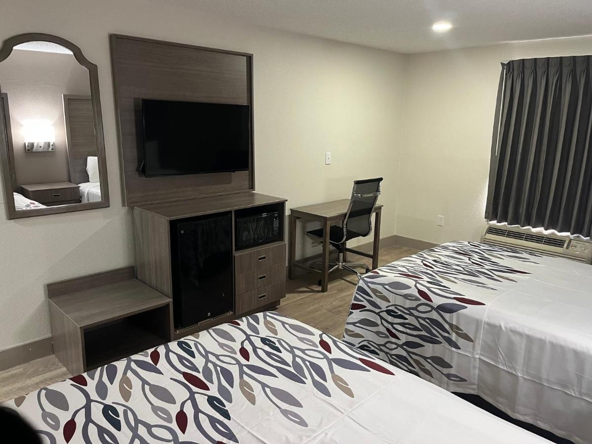 Red Roof Inn & Suites Newport News Eksteriør billede