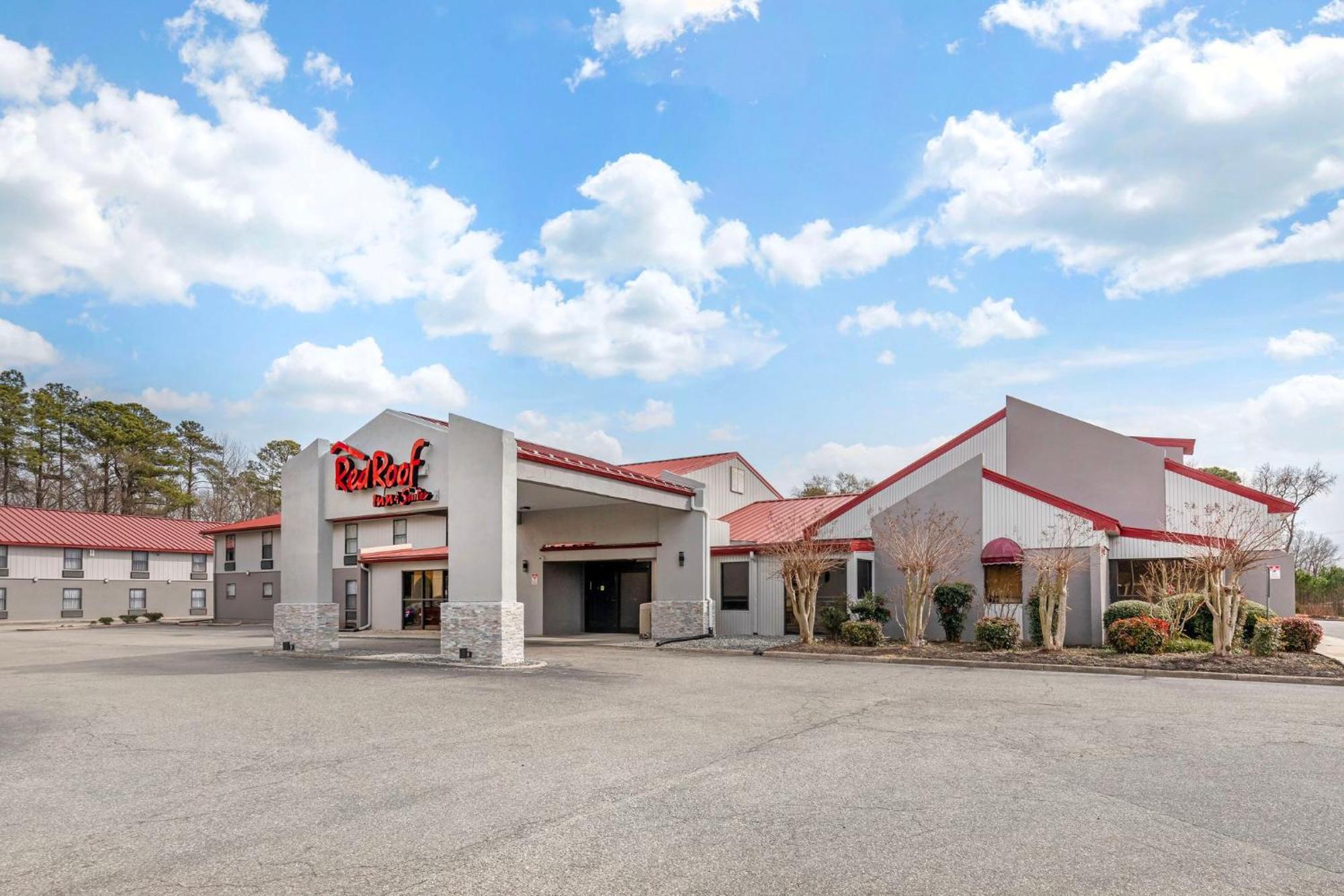 Red Roof Inn & Suites Newport News Eksteriør billede