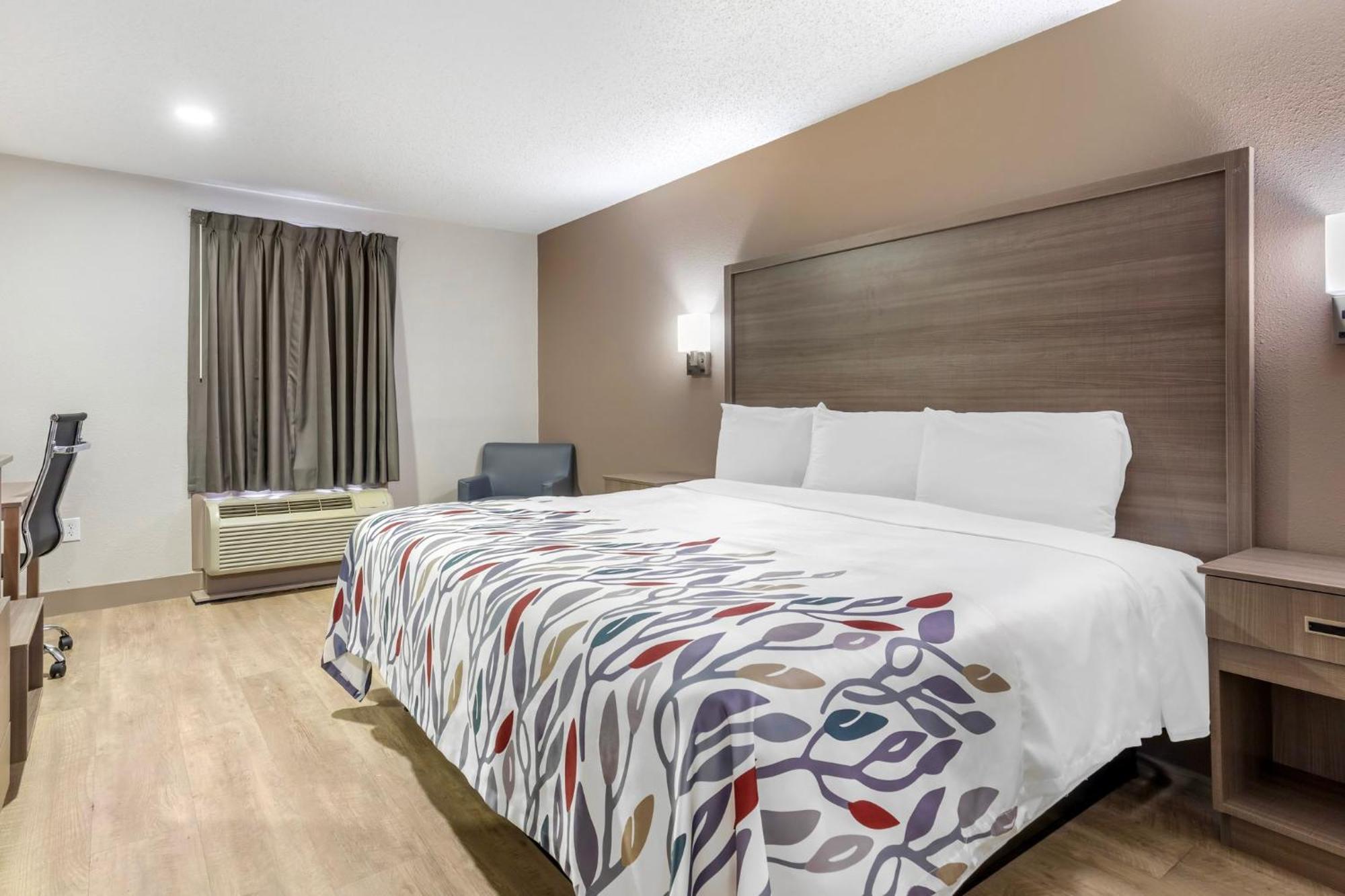 Red Roof Inn & Suites Newport News Eksteriør billede