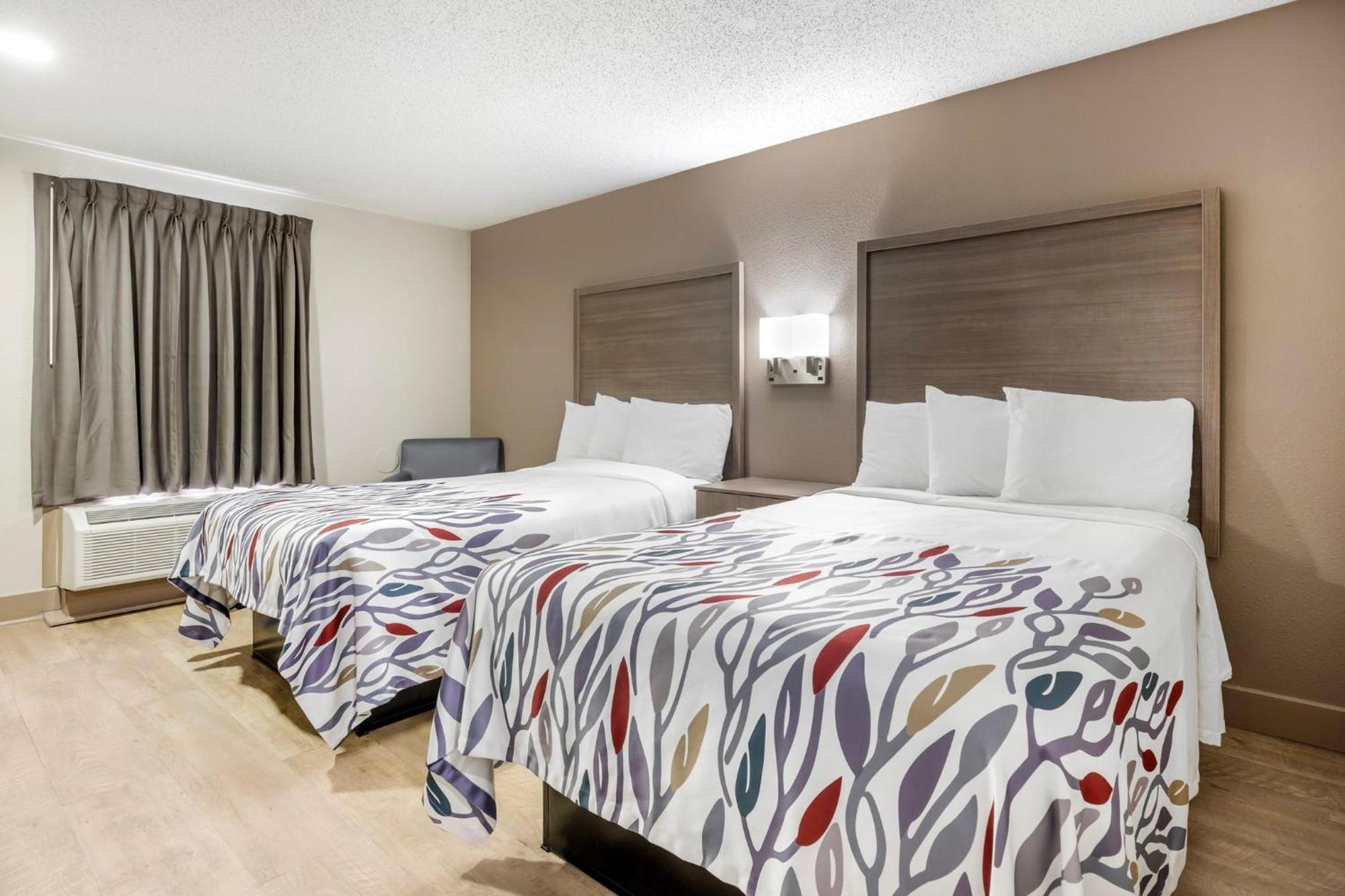 Red Roof Inn & Suites Newport News Eksteriør billede