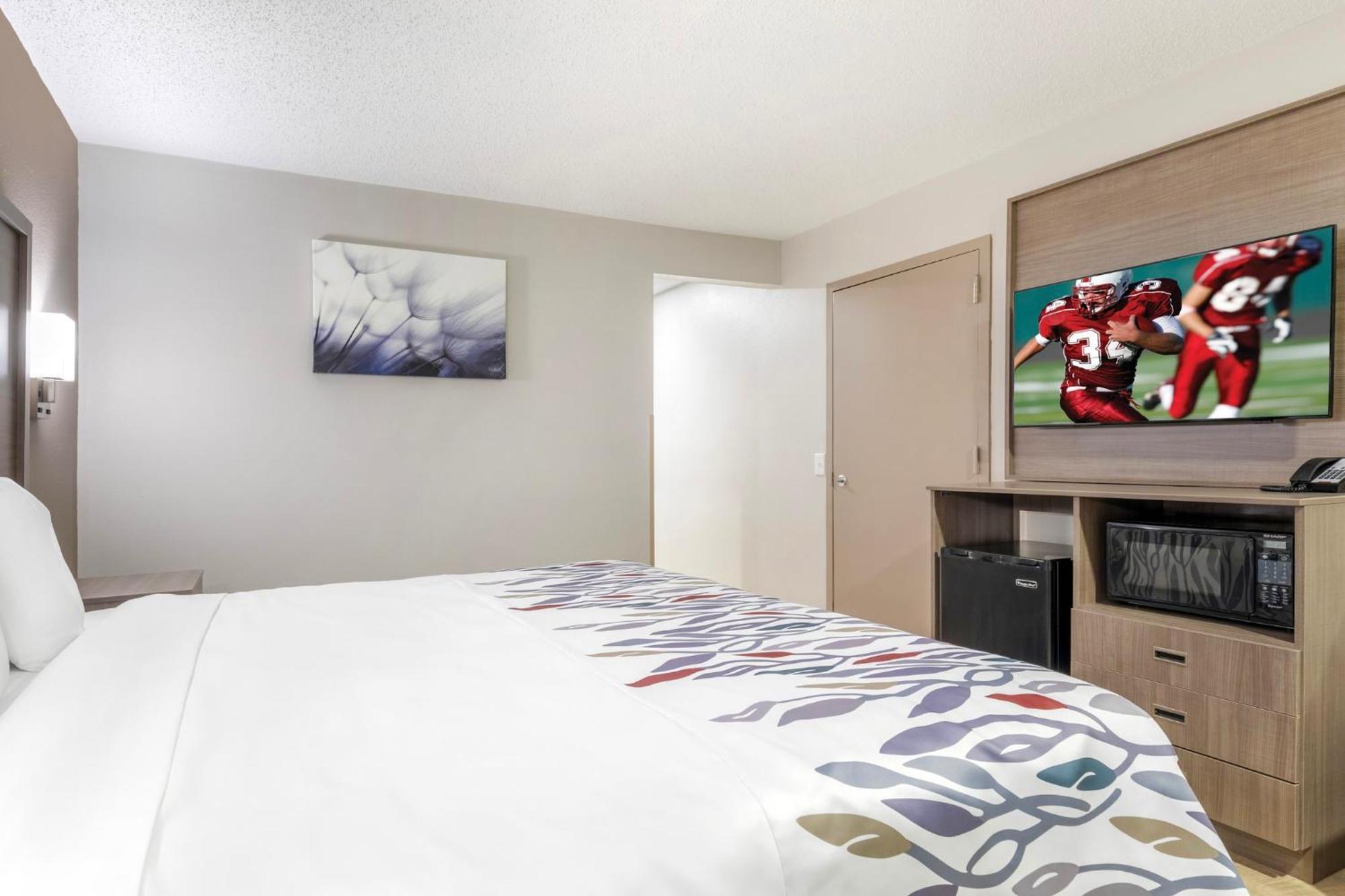 Red Roof Inn & Suites Newport News Eksteriør billede