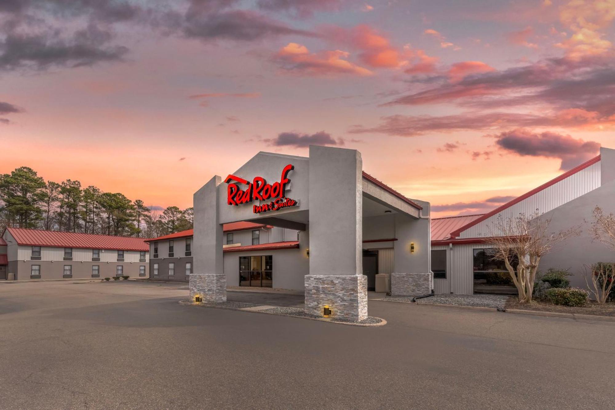 Red Roof Inn & Suites Newport News Eksteriør billede