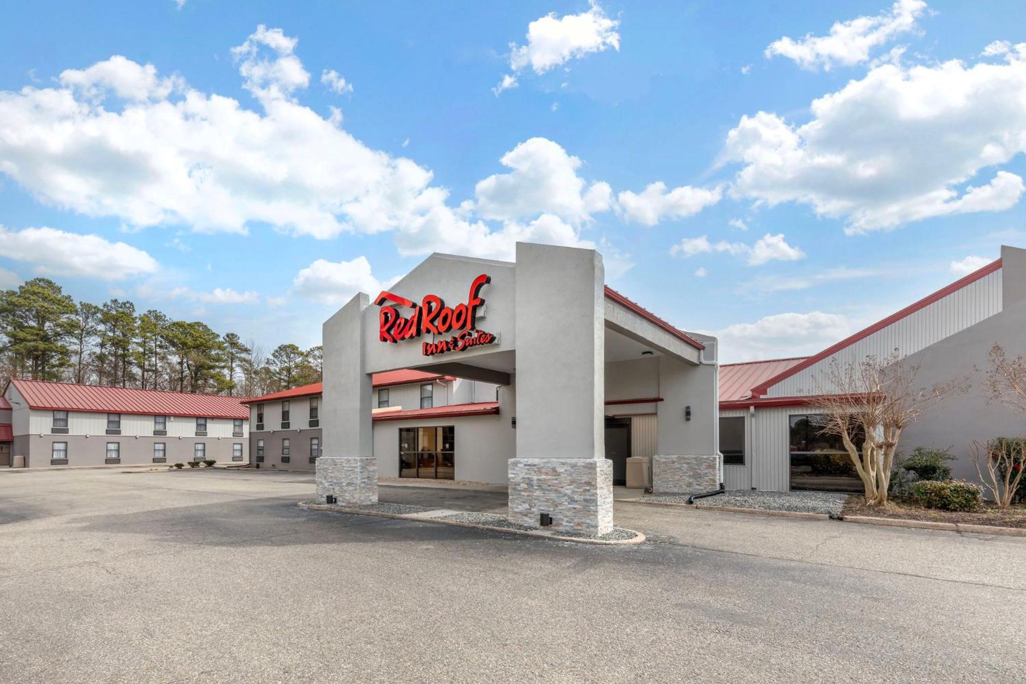 Red Roof Inn & Suites Newport News Eksteriør billede
