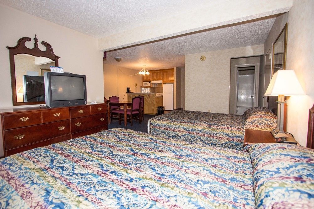 Red Roof Inn & Suites Newport News Eksteriør billede